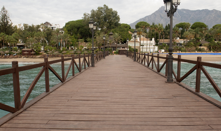 Chill Waterfront Walk and Scenic Stopovers